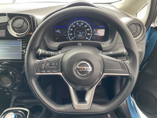 日産 ノート e－パワー X 愛知県 2017(平29)年 6万km ソニックブルー 純正ナビ/全方位カメラ/コーナーセンサー/インテリジェントミラー/レーンキープアシスト/ドライブレコーダー/エマージェンシーブレーキ/ワンセグ/CD DVD/Bluetooth/ステアリングスイッチ/スマートキー/プッシュスタート