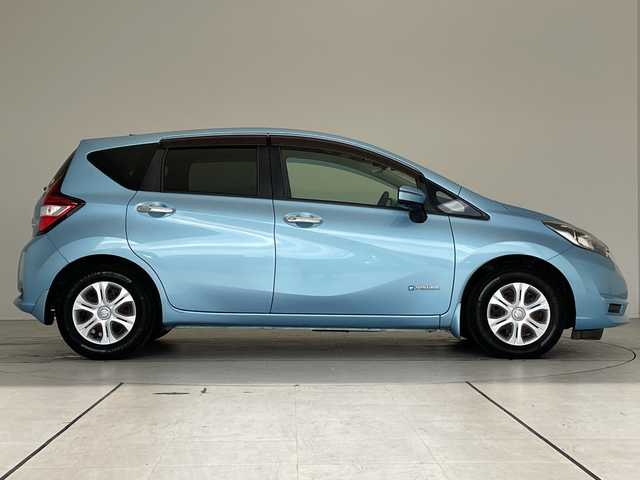 日産 ノート e－パワー X 愛知県 2017(平29)年 6万km ソニックブルー 純正ナビ/全方位カメラ/コーナーセンサー/インテリジェントミラー/レーンキープアシスト/ドライブレコーダー/エマージェンシーブレーキ/ワンセグ/CD DVD/Bluetooth/ステアリングスイッチ/スマートキー/プッシュスタート