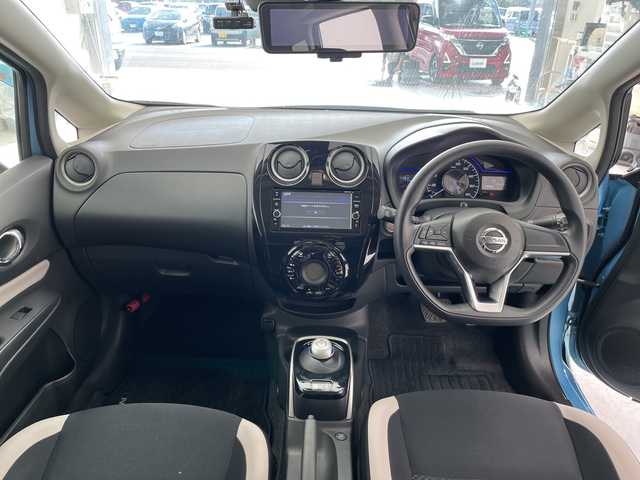 日産 ノート e－パワー X 愛知県 2017(平29)年 6万km ソニックブルー 純正ナビ/全方位カメラ/コーナーセンサー/インテリジェントミラー/レーンキープアシスト/ドライブレコーダー/エマージェンシーブレーキ/ワンセグ/CD DVD/Bluetooth/ステアリングスイッチ/スマートキー/プッシュスタート