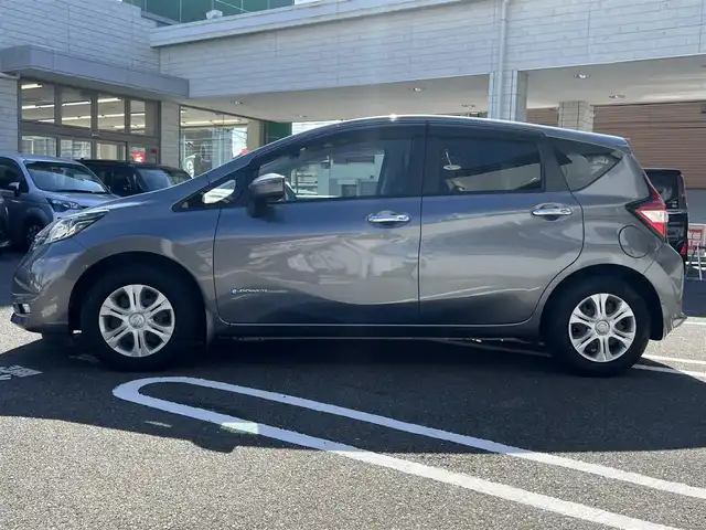 日産 ノート e－パワー X 大阪府 2017(平29)年 8.5万km ダークメタルグレー インテリジェントエマージェンシーブレーキ/純正SDナビ・フルセグTV・CD・/　　　DVD・AUX・Bluetooth/LEDオートヘッドライト/アイドリングストップ/インテリキー2個/バックカメラ/ETC/フォグランプ/レーンアシスト/純正ドライブレコーダー/電動格納ウインカーミラー