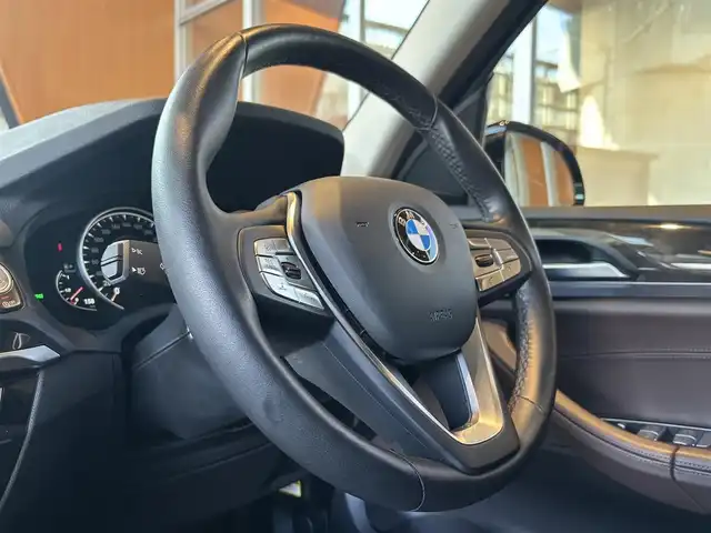 ＢＭＷ Ｘ３ xDrive20d Xライン 宮城県 2019(令1)年 3.9万km サファイアブラックP ACC　/LKA　/LCW　/ヘッドアップディスプレイ　/iDriveナビ/フルセグTV　/トップビューカメラ　/後席用モニター　/茶革　/シートヒーター　/パワーシート　/LEDライト　/19インチAW　/コンフォートアクセス　/パワーバックドア/社外GPSレーダー