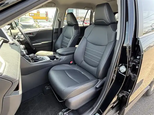トヨタ ＲＡＶ４ ハイブリットG 大分県 2019(令1)年 3.2万km アティチュードブラックマイカ ・純正ナビ(NSZT-Y68T)/・フルセグ/・バックカメラ/・ETC/・ステアリングスイッチ/・ABS.VSC.TRC.LDA.AHB/・PCS/・ACC/・オートライト/・クリアランスソナー/・パワーバックドア/・D席パワーシート/・シートメモリー/・前席シートヒーター/・ステアリングヒーター/・レザーステアリング/・レザーシート/・純正AW
