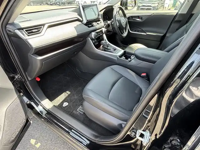トヨタ ＲＡＶ４ ハイブリットG 大分県 2019(令1)年 3.2万km アティチュードブラックマイカ ・純正ナビ(NSZT-Y68T)/・フルセグ/・バックカメラ/・ETC/・ステアリングスイッチ/・ABS.VSC.TRC.LDA.AHB/・PCS/・ACC/・オートライト/・クリアランスソナー/・パワーバックドア/・D席パワーシート/・シートメモリー/・前席シートヒーター/・ステアリングヒーター/・レザーステアリング/・レザーシート/・純正AW