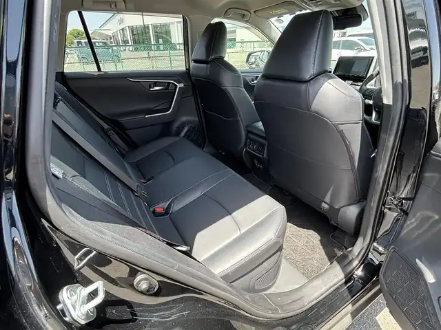 トヨタ ＲＡＶ４ ハイブリットG 大分県 2019(令1)年 3.2万km アティチュードブラックマイカ ・純正ナビ(NSZT-Y68T)/・フルセグ/・バックカメラ/・ETC/・ステアリングスイッチ/・ABS.VSC.TRC.LDA.AHB/・PCS/・ACC/・オートライト/・クリアランスソナー/・パワーバックドア/・D席パワーシート/・シートメモリー/・前席シートヒーター/・ステアリングヒーター/・レザーステアリング/・レザーシート/・純正AW