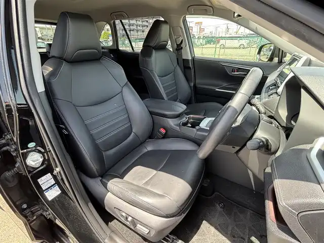 トヨタ ＲＡＶ４ ハイブリットG 大分県 2019(令1)年 3.2万km アティチュードブラックマイカ ・純正ナビ(NSZT-Y68T)/・フルセグ/・バックカメラ/・ETC/・ステアリングスイッチ/・ABS.VSC.TRC.LDA.AHB/・PCS/・ACC/・オートライト/・クリアランスソナー/・パワーバックドア/・D席パワーシート/・シートメモリー/・前席シートヒーター/・ステアリングヒーター/・レザーステアリング/・レザーシート/・純正AW