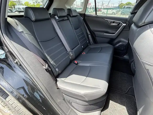 トヨタ ＲＡＶ４ ハイブリットG 大分県 2019(令1)年 3.2万km アティチュードブラックマイカ ・純正ナビ(NSZT-Y68T)/・フルセグ/・バックカメラ/・ETC/・ステアリングスイッチ/・ABS.VSC.TRC.LDA.AHB/・PCS/・ACC/・オートライト/・クリアランスソナー/・パワーバックドア/・D席パワーシート/・シートメモリー/・前席シートヒーター/・ステアリングヒーター/・レザーステアリング/・レザーシート/・純正AW