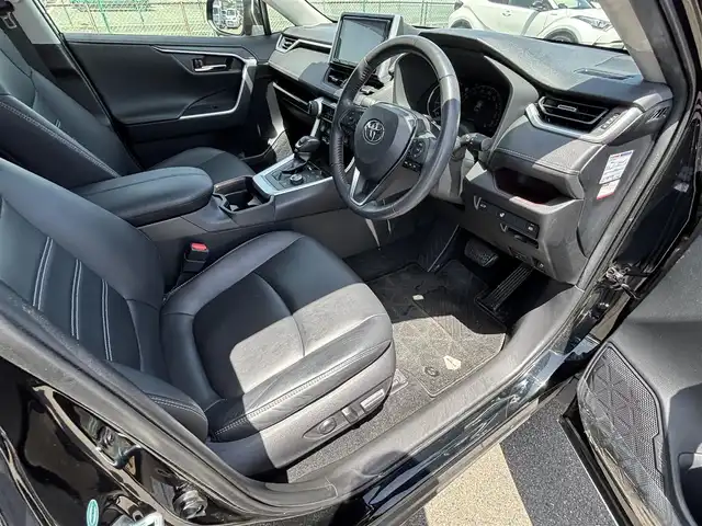 トヨタ ＲＡＶ４ ハイブリットG 大分県 2019(令1)年 3.2万km アティチュードブラックマイカ ・純正ナビ(NSZT-Y68T)/・フルセグ/・バックカメラ/・ETC/・ステアリングスイッチ/・ABS.VSC.TRC.LDA.AHB/・PCS/・ACC/・オートライト/・クリアランスソナー/・パワーバックドア/・D席パワーシート/・シートメモリー/・前席シートヒーター/・ステアリングヒーター/・レザーステアリング/・レザーシート/・純正AW
