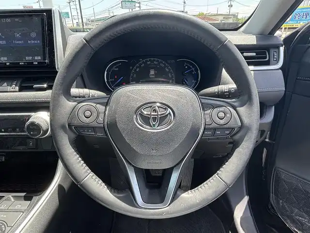トヨタ ＲＡＶ４ ハイブリットG 大分県 2019(令1)年 3.2万km アティチュードブラックマイカ ・純正ナビ(NSZT-Y68T)/・フルセグ/・バックカメラ/・ETC/・ステアリングスイッチ/・ABS.VSC.TRC.LDA.AHB/・PCS/・ACC/・オートライト/・クリアランスソナー/・パワーバックドア/・D席パワーシート/・シートメモリー/・前席シートヒーター/・ステアリングヒーター/・レザーステアリング/・レザーシート/・純正AW