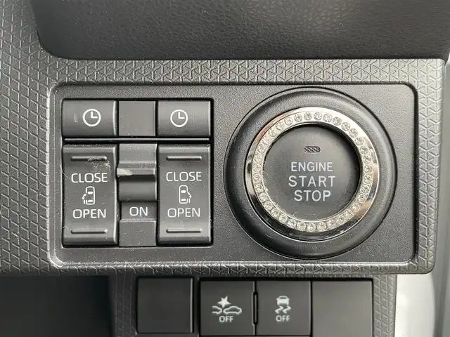 ダイハツ タント カスタム X 愛媛県 2023(令5)年 2.6万km シャイニングホワイトパール Bluetooth接続/ビルトインETC/両側パワスラ/パワーウィンドウ/純正ナビ/DVD再生可能/USB入力端子/レーンキープアシスト/前後コーナーセンサー/横滑り防止装置/シートヒーター/オートライト/バックカメラ/iPod接続可能/純正アルミホイール/アイドリングストップ/衝突被害軽減システム/ワンセグテレビ/純正フロアマット