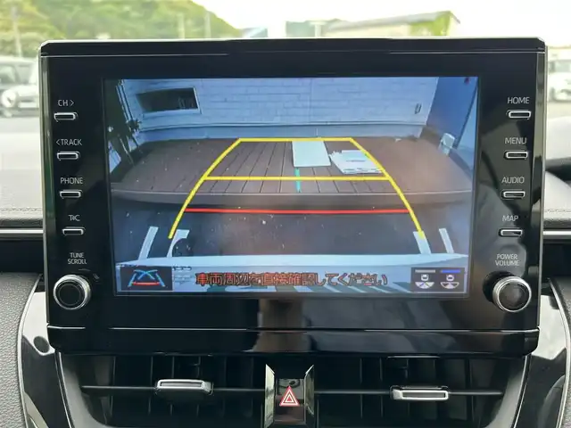 トヨタ カローラツーリング ダブルバイビー 愛媛県 2020(令2)年 3.8万km ホワイトパールクリスタルシャイン 純正ディスプレイオーディオ/・Bluetooth/・USB/・FM/AM/・Miracast/ビルトインETC/バックカメラ/前後コーナーセンサー/スペアキー/ブラインドスポットモニター/レーダークルーズコントロール/純正１７インチアルミホイール/革巻きステアリング/ステアリングスイッチ/フォグランプ/オートライト/オートマチックハイビーム/電動サイドブレーキ/ブレーキホールドスイッチ/ヘッドライトレベライザー/純正フロアマット/ドアバイザー