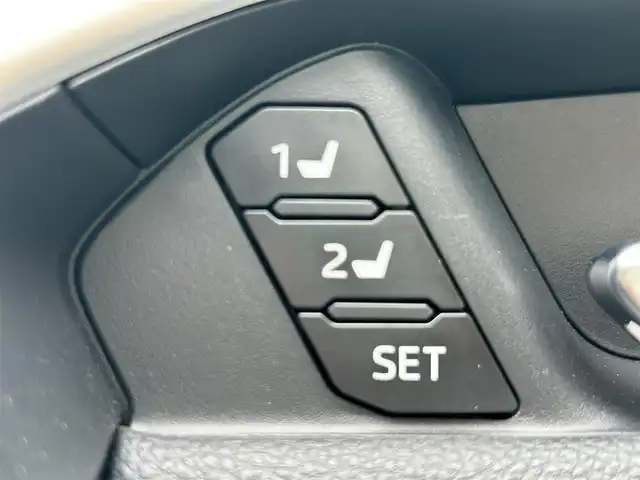 トヨタ ＲＡＶ４ G Zパッケージ 岩手県 2023(令5)年 3.2万km プラチナホワイトパールマイカ モデリスタエアロ　/サンルーフ　/純正ナビ(BT、Miracast）/フルセグTV　/パノラマビックビューモニター　/サイドカメラ/黒レザーシート　　/パワーバックドア　/オートライト　/オートハイビーム/ステアリングヒーター/ステアリングスイッチ　/レーダークルーズコントロール　/衝突安全装置/コーナーセンサー/デジタルインナーミラー/ヒルディセントコントロール/前席シートベンチレーション/スノーモード/横滑り防止装置/USB×3/フロアマット/スマートキー×2/保証書　取説