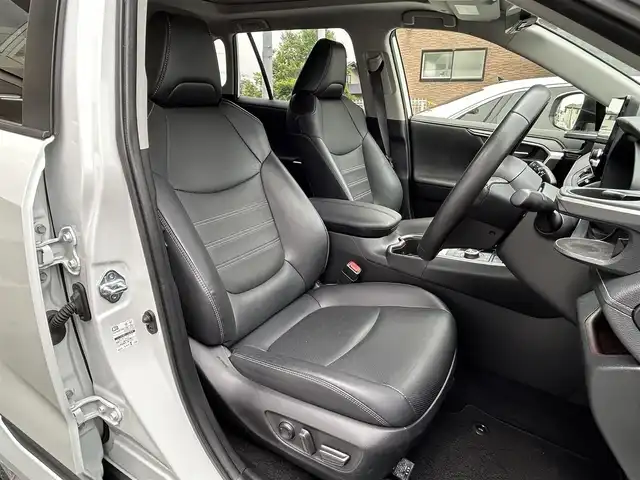 トヨタ ＲＡＶ４ G Zパッケージ 岩手県 2023(令5)年 3.2万km プラチナホワイトパールマイカ モデリスタエアロ　/サンルーフ　/純正ナビ(BT、Miracast）/フルセグTV　/パノラマビックビューモニター　/サイドカメラ/黒レザーシート　　/パワーバックドア　/オートライト　/オートハイビーム/ステアリングヒーター/ステアリングスイッチ　/レーダークルーズコントロール　/衝突安全装置/コーナーセンサー/デジタルインナーミラー/ヒルディセントコントロール/前席シートベンチレーション/スノーモード/横滑り防止装置/USB×3/フロアマット/スマートキー×2/保証書　取説