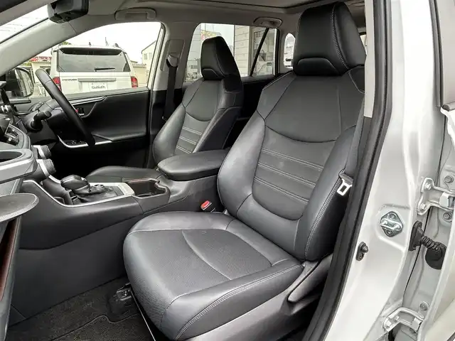 トヨタ ＲＡＶ４ G Zパッケージ 岩手県 2023(令5)年 3.2万km プラチナホワイトパールマイカ モデリスタエアロ　/サンルーフ　/純正ナビ(BT、Miracast）/フルセグTV　/パノラマビックビューモニター　/サイドカメラ/黒レザーシート　　/パワーバックドア　/オートライト　/オートハイビーム/ステアリングヒーター/ステアリングスイッチ　/レーダークルーズコントロール　/衝突安全装置/コーナーセンサー/デジタルインナーミラー/ヒルディセントコントロール/前席シートベンチレーション/スノーモード/横滑り防止装置/USB×3/フロアマット/スマートキー×2/保証書　取説