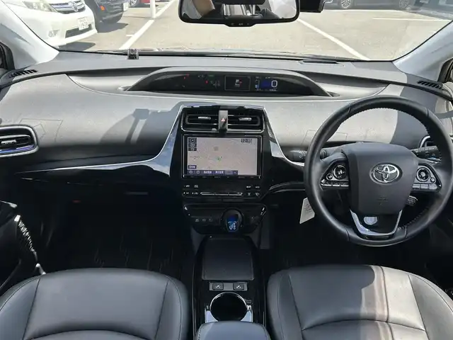 トヨタ プリウス A ツーリングセレクション 栃木県 2019(令1)年 3.3万km アティチュードブラックマイカ プリクラッシュセーフテイー/純正9インチナビ/フルセグTV/DVD/Bluetooth/バックカメラ/ビルトインETC/前後＋車内ドライブレコーダー/黒革シート/前席パワーシート/前席シートヒーター/アダプティブクルーズコントロール/プッシュスタート/ステアリングリモコン/LEDオートライト/LEDフォグランプ/純正17インチAW/社外スタッドレスタレスAW積込/アイドリングストップ/横滑り防止装置/ドアバイザー/電動格納ミラー/ヘッドアップディスプレイ