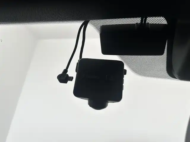 ＢＭＷ ３２０ｄ xDrive Mスポーツ 愛知県 2020(令2)年 4.2万km アルピンホワイトⅢ コンフォートパッケージ/　パワーバックドア/　ストレージパッケージ/　　(TYPE-C対応USB/トランク内収納ネット)/10.25インチナビ付インフォメーションディスプレイ/　 (AppleCarPlay対応)/ユピテル３６０度ドラレコ/ＥＴＣ２．０/全周囲カメラ/追従型クルーズコントロール/ブラインドスポットモニター/半革シート（シートヒーター付）/前席パワーシート/Ｍスポーツ１８インチＡＷ