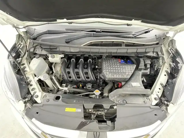 日産 セレナ ハイウェイスター 千葉県 2017(平29)年 6.2万km ブリリアントホワイトパール エマージェンシーブレーキ/純正9インチメモリーナビ/・フルセグTV/・Bluetooth接続/純正フリップダウンモニター/バックカメラ/全方位カメラ/両側パワースライドドア/LEDヘッドライト/社外16インチAW/スマートキー