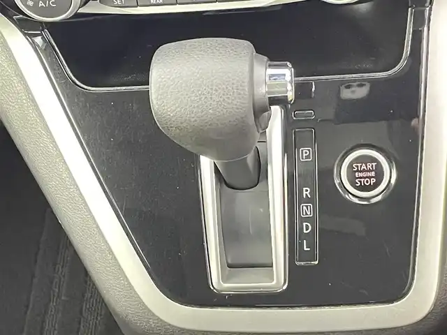 日産 セレナ ハイウェイスター 千葉県 2017(平29)年 6.2万km ブリリアントホワイトパール エマージェンシーブレーキ/純正9インチメモリーナビ/・フルセグTV/・Bluetooth接続/純正フリップダウンモニター/バックカメラ/全方位カメラ/両側パワースライドドア/LEDヘッドライト/社外16インチAW/スマートキー