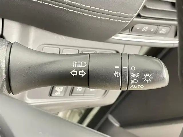 日産 セレナ ハイウェイスター 千葉県 2017(平29)年 6.2万km ブリリアントホワイトパール エマージェンシーブレーキ/純正9インチメモリーナビ/・フルセグTV/・Bluetooth接続/純正フリップダウンモニター/バックカメラ/全方位カメラ/両側パワースライドドア/LEDヘッドライト/社外16インチAW/スマートキー