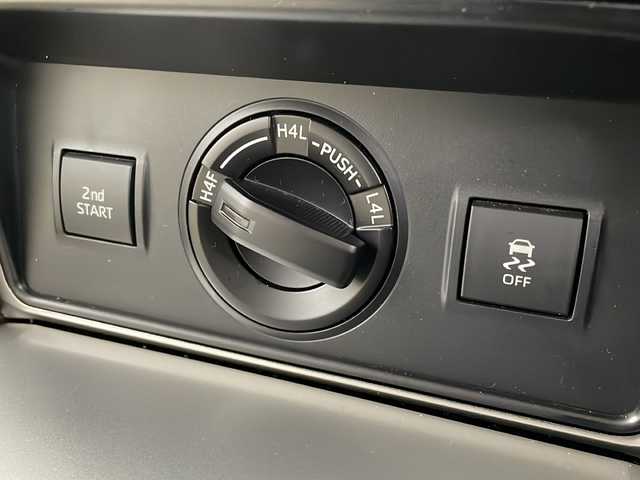トヨタ ランドクルーザー プラド TX Lパッケージ 千葉県 2022(令4)年 4.1万km ブラック トヨタセーフティーセンス/・プリクラッシュセーフティ/・レーンディパーチャーアラート/・ロードサインアシスト/・先行車発進お知らせ機能/・オートハイビーム/・クリアランスソナー/9インチディスプレイオーディオ/・CD/Bluetooth/MiraCast/アラウンドビューモニター/レーダークルーズコントロール/4WD/レザーシート/パワーシート/シートヒーター/ベンチレーション/革巻きステアリング/ビルトインETC2.0/LEDオートヘッドライト/純正17インチアルミホイール/純正フロアマット/プッシュスタート/スマートキー/スペアキー2本