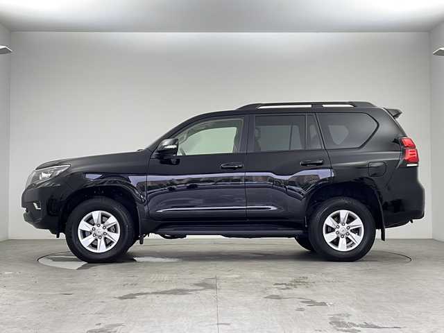トヨタ ランドクルーザー プラド TX Lパッケージ 千葉県 2022(令4)年 4.1万km ブラック トヨタセーフティーセンス/・プリクラッシュセーフティ/・レーンディパーチャーアラート/・ロードサインアシスト/・先行車発進お知らせ機能/・オートハイビーム/・クリアランスソナー/9インチディスプレイオーディオ/・CD/Bluetooth/MiraCast/アラウンドビューモニター/レーダークルーズコントロール/4WD/レザーシート/パワーシート/シートヒーター/ベンチレーション/革巻きステアリング/ビルトインETC2.0/LEDオートヘッドライト/純正17インチアルミホイール/純正フロアマット/プッシュスタート/スマートキー/スペアキー2本
