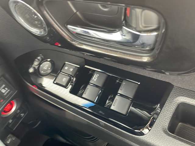 ホンダ Ｎ ＢＯＸ カスタム G L ホンダセンシング 愛知県 2018(平30)年 5.9万km プラチナホワイトパール ホンダセンシング/衝突被害軽減ブレーキ/社外7インチSD（ナビあり）/両側パワースライドドア/クルーズコントロール/コーナーセンサー/純正アルミホイール/LEDヘッドライト/オートマチックハイビーム/ドライブレコーダー/ETC/ステアリングスイッチ/スマートキー/プッシュスタート