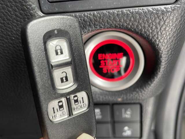 ホンダ Ｎ ＢＯＸ カスタム G L ホンダセンシング 愛知県 2018(平30)年 5.9万km プラチナホワイトパール ホンダセンシング/衝突被害軽減ブレーキ/社外7インチSD（ナビあり）/両側パワースライドドア/クルーズコントロール/コーナーセンサー/純正アルミホイール/LEDヘッドライト/オートマチックハイビーム/ドライブレコーダー/ETC/ステアリングスイッチ/スマートキー/プッシュスタート