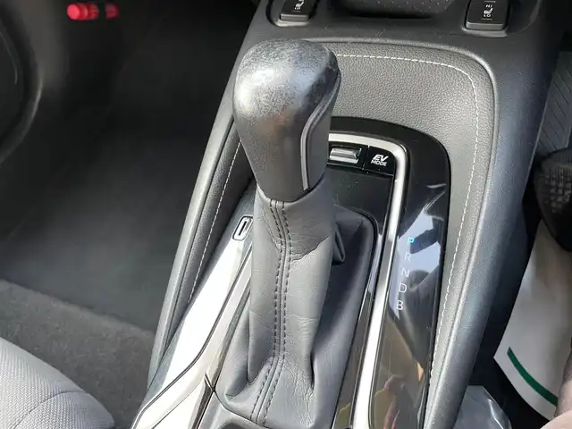 トヨタ カローラツーリング ハイブリッド S 石川県 2019(令1)年 8.4万km ホワイトパールクリスタルシャイン 4WD/純正ディスプレイオーディオ/ナビ/バックカメラ/トヨタセーフティセンス/レーダークルーズ/ETC/シートヒーター/ハンドルヒーター/純正アルミホイール/スマートキー/プッシュスタート/LEDヘッドライト/AC100V
