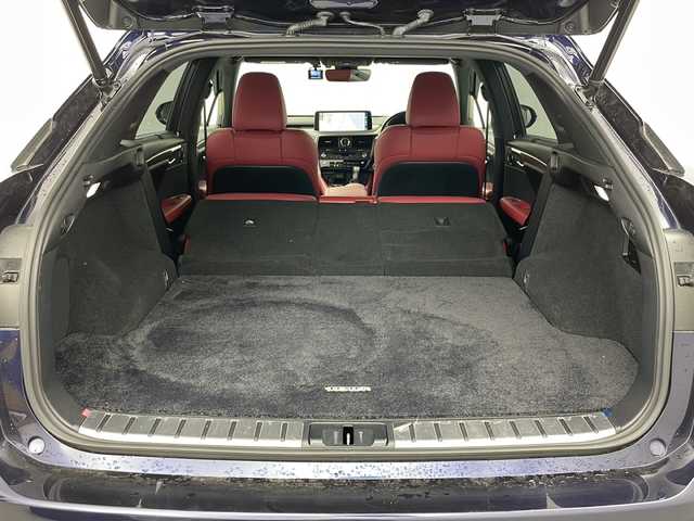 レクサス ＲＸ 300 Fスポーツ 道央・札幌 2019(令1)年 2.6万km ディープブルーマイカ ・4WD/・寒冷地仕様/・純正ナビ&CD&DVD&SD&BT&USB&AUX&Miracast&フルセグ/・全方位カメラ/・サンルーフ/・電動リアゲート/・レーントレーシングアシスト/・プリクラッシュセーフティ/・ブラインドスポットモニター/・パーキングサポートアラート/・パーキングサポートブレーキ/・ロードサインアシスト/・ヘッドアップディスプレイ/・ステアリングスイッチ/・レーダークルーズコントロール/・パドルシフト/・前席シートヒーター/・前席ベンチレーション/・ステアリングヒーター/・前席パワーシート/・運転席メモリーシート/・ドアミラーヒーター/・純正エンジンスターター/・三眼LEDヘッドライト/・LEDフォグランプ/・純正フロアマット/・シーケンシャルウィンカー/・スマートキー/・純正AW付スタッドレス積載