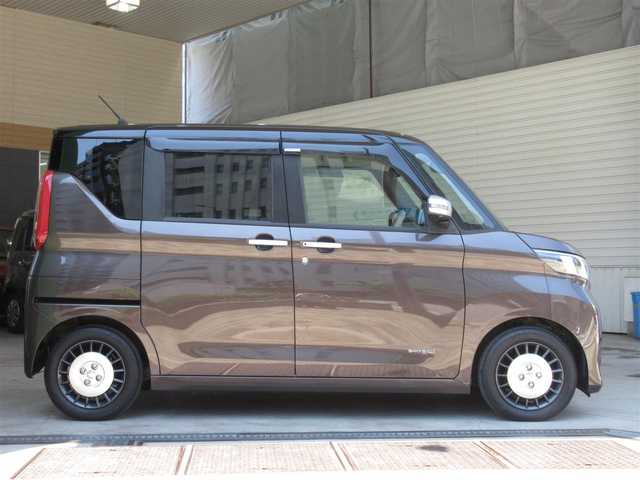 日産 ルークス オーテック 大阪府 2021(令3)年 2.9万km 茶Ⅱ メモリーナビ、フルセグＴＶ、ＣＤ、Ｂｌｕｅｔｏｏｔｈ/左ハンズフリーパワースライドドア/エマージェンシーブレーキ/アラウンドビューモニター/ハーフレザー調シート/前席シートヒーター/プッシュスタート/スマートキー/ＳＯＳコール/ロールサンシェード/シートバックテーブル/電動格納ウィンカーミラー/純正１４インチアルミホイール/プラズマクラスターリヤシーリングファン