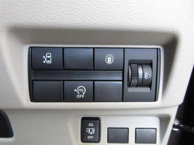 日産 ルークス オーテック 大阪府 2021(令3)年 2.9万km 茶Ⅱ メモリーナビ、フルセグＴＶ、ＣＤ、Ｂｌｕｅｔｏｏｔｈ/左ハンズフリーパワースライドドア/エマージェンシーブレーキ/アラウンドビューモニター/ハーフレザー調シート/前席シートヒーター/プッシュスタート/スマートキー/ＳＯＳコール/ロールサンシェード/シートバックテーブル/電動格納ウィンカーミラー/純正１４インチアルミホイール/プラズマクラスターリヤシーリングファン