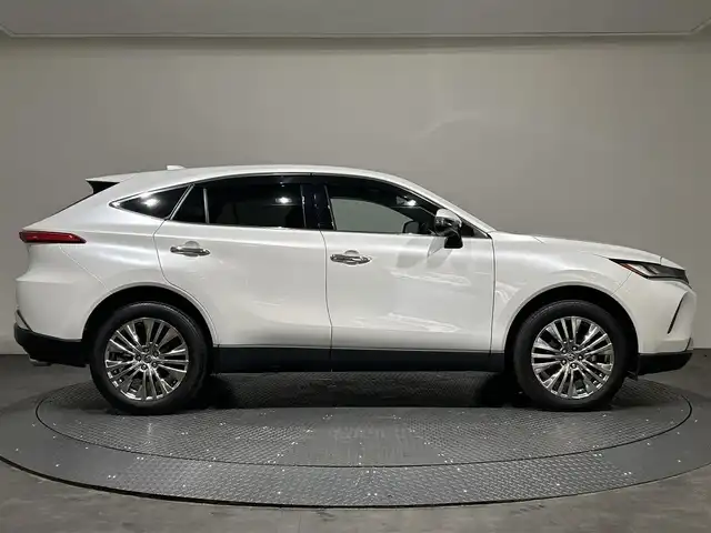 トヨタ ハリアー Z 愛媛県 2023(令5)年 1.9万km プラチナホワイトパールマイカ トヨタセーフティセンス/純正12.3インチディスプレイオーディオ+ナビ/フルセグTV/Miracast/Bluetooth/JBLプレミアムサウンド/ハーフレザーシート/純正ビルトインETC2.0/デジタルインナーミラー/純正ドライブレコーダー/ハンズフリーパワーバックドア/純正ゴムマット/D席パワーシート