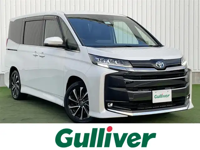 トヨタ ノア ハイブリッド S－Z 香川県 2022(令4)年 3.3万km ホワイトパールクリスタルシャイン 純正10.5型ディスプレイオーディオ/→FM/AM/フルセグTV/Bluetooth/トヨタセーフティーセンス/・プリクラッシュセーフティー/・プロアクティブドライビングアシスト/・レーントレーシングアシスト/・レーンディパーチャーアラート/・レーダークルーズコントロール/・ロードサインアシスト/・発進遅れ告知機能/・ドライバー異常時対応システム/バックカメラ/両側パワースライドドア/パワーバックドア/ヘッドアップディスプレイ/デジタルインナーミラー/シートヒーター/ステアリングヒーター/革巻きステアリング/ステアリングリモコン/ブラインドスポットモニター/オットマン/コーナーセンサー/純正アルミホイール17インチ/ドライブレコーダー前後/HDMI/LEDヘッドライト/オートライト/オートハイビーム/オートエアコン/パワーウィンドウ/ETC2.0/スマートキー/プッシュスタート