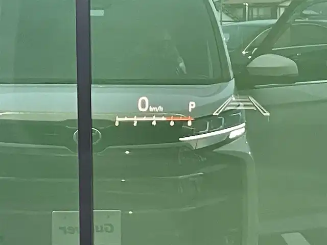 トヨタ ノア ハイブリッド S－Z 香川県 2022(令4)年 3.3万km ホワイトパールクリスタルシャイン 純正10.5型ディスプレイオーディオ/→FM/AM/フルセグTV/Bluetooth/トヨタセーフティーセンス/・プリクラッシュセーフティー/・プロアクティブドライビングアシスト/・レーントレーシングアシスト/・レーンディパーチャーアラート/・レーダークルーズコントロール/・ロードサインアシスト/・発進遅れ告知機能/・ドライバー異常時対応システム/バックカメラ/両側パワースライドドア/パワーバックドア/ヘッドアップディスプレイ/デジタルインナーミラー/シートヒーター/ステアリングヒーター/革巻きステアリング/ステアリングリモコン/ブラインドスポットモニター/オットマン/コーナーセンサー/純正アルミホイール17インチ/ドライブレコーダー前後/HDMI/LEDヘッドライト/オートライト/オートハイビーム/オートエアコン/パワーウィンドウ/ETC2.0/スマートキー/プッシュスタート