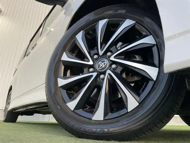 トヨタ ノア ハイブリッド S－Z 香川県 2022(令4)年 3.3万km ホワイトパールクリスタルシャイン 純正10.5型ディスプレイオーディオ/→FM/AM/フルセグTV/Bluetooth/トヨタセーフティーセンス/・プリクラッシュセーフティー/・プロアクティブドライビングアシスト/・レーントレーシングアシスト/・レーンディパーチャーアラート/・レーダークルーズコントロール/・ロードサインアシスト/・発進遅れ告知機能/・ドライバー異常時対応システム/バックカメラ/両側パワースライドドア/パワーバックドア/ヘッドアップディスプレイ/デジタルインナーミラー/シートヒーター/ステアリングヒーター/革巻きステアリング/ステアリングリモコン/ブラインドスポットモニター/オットマン/コーナーセンサー/純正アルミホイール17インチ/ドライブレコーダー前後/HDMI/LEDヘッドライト/オートライト/オートハイビーム/オートエアコン/パワーウィンドウ/ETC2.0/スマートキー/プッシュスタート