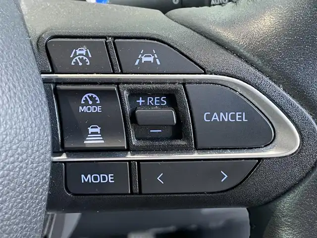 トヨタ ノア ハイブリッド S－Z 香川県 2022(令4)年 3.3万km ホワイトパールクリスタルシャイン 純正10.5型ディスプレイオーディオ/→FM/AM/フルセグTV/Bluetooth/トヨタセーフティーセンス/・プリクラッシュセーフティー/・プロアクティブドライビングアシスト/・レーントレーシングアシスト/・レーンディパーチャーアラート/・レーダークルーズコントロール/・ロードサインアシスト/・発進遅れ告知機能/・ドライバー異常時対応システム/バックカメラ/両側パワースライドドア/パワーバックドア/ヘッドアップディスプレイ/デジタルインナーミラー/シートヒーター/ステアリングヒーター/革巻きステアリング/ステアリングリモコン/ブラインドスポットモニター/オットマン/コーナーセンサー/純正アルミホイール17インチ/ドライブレコーダー前後/HDMI/LEDヘッドライト/オートライト/オートハイビーム/オートエアコン/パワーウィンドウ/ETC2.0/スマートキー/プッシュスタート