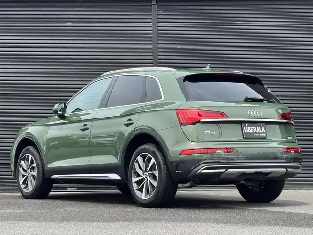 アウディ アウディ Ｑ５ 40TDIクワトロ アドバンスド 山梨県 2022(令4)年 3.8万km 緑 パノラマSR/白革/ラグジュアリーP/マトリクスLED/全周囲カメラ/バーチャルC/純正メモリナビ/フルセグTV/プラスP/ACC/LKA/BSM/衝突軽減B/OP19インチAW/アンビエントライト/前後ドラレコ/電動リアゲート