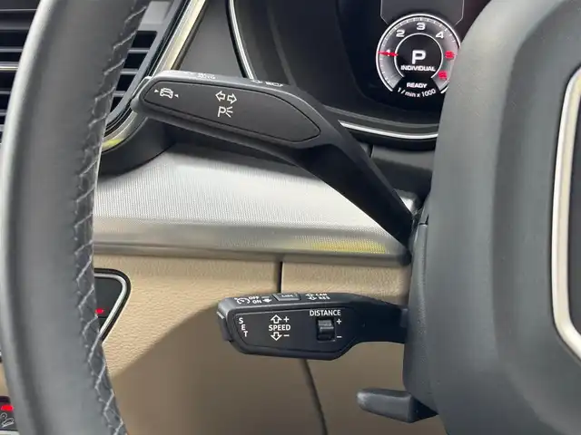アウディ アウディ Ｑ５ 40TDIクワトロ アドバンスド 山梨県 2022(令4)年 3.8万km 緑 パノラマSR/白革/ラグジュアリーP/マトリクスLED/全周囲カメラ/バーチャルC/純正メモリナビ/フルセグTV/プラスP/ACC/LKA/BSM/衝突軽減B/OP19インチAW/アンビエントライト/前後ドラレコ/電動リアゲート