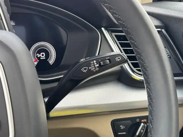 アウディ アウディ Ｑ５ 40TDIクワトロ アドバンスド 山梨県 2022(令4)年 3.8万km 緑 パノラマSR/白革/ラグジュアリーP/マトリクスLED/全周囲カメラ/バーチャルC/純正メモリナビ/フルセグTV/プラスP/ACC/LKA/BSM/衝突軽減B/OP19インチAW/アンビエントライト/前後ドラレコ/電動リアゲート