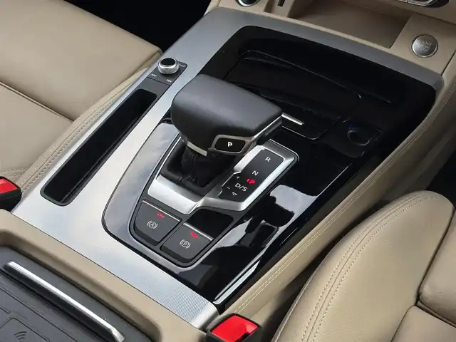 アウディ アウディ Ｑ５ 40TDIクワトロ アドバンスド 山梨県 2022(令4)年 3.8万km 緑 パノラマSR/白革/ラグジュアリーP/マトリクスLED/全周囲カメラ/バーチャルC/純正メモリナビ/フルセグTV/プラスP/ACC/LKA/BSM/衝突軽減B/OP19インチAW/アンビエントライト/前後ドラレコ/電動リアゲート