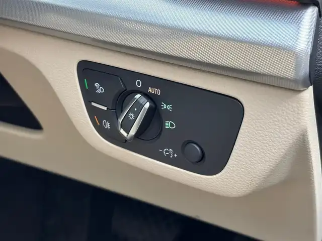 アウディ アウディ Ｑ５ 40TDIクワトロ アドバンスド 山梨県 2022(令4)年 3.8万km 緑 パノラマSR/白革/ラグジュアリーP/マトリクスLED/全周囲カメラ/バーチャルC/純正メモリナビ/フルセグTV/プラスP/ACC/LKA/BSM/衝突軽減B/OP19インチAW/アンビエントライト/前後ドラレコ/電動リアゲート
