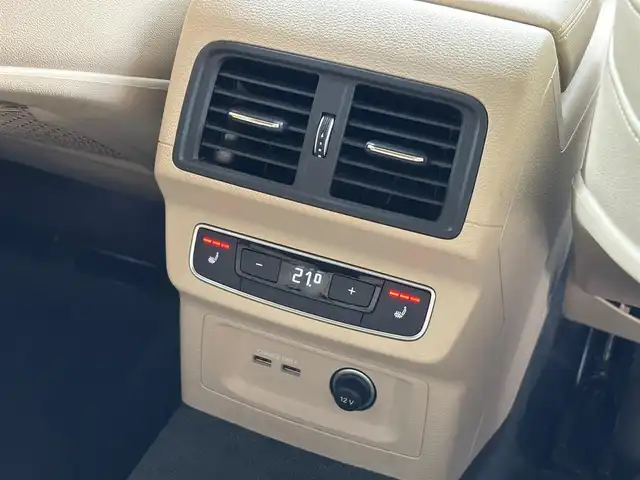 アウディ アウディ Ｑ５ 40TDIクワトロ アドバンスド 山梨県 2022(令4)年 3.8万km 緑 パノラマSR/白革/ラグジュアリーP/マトリクスLED/全周囲カメラ/バーチャルC/純正メモリナビ/フルセグTV/プラスP/ACC/LKA/BSM/衝突軽減B/OP19インチAW/アンビエントライト/前後ドラレコ/電動リアゲート