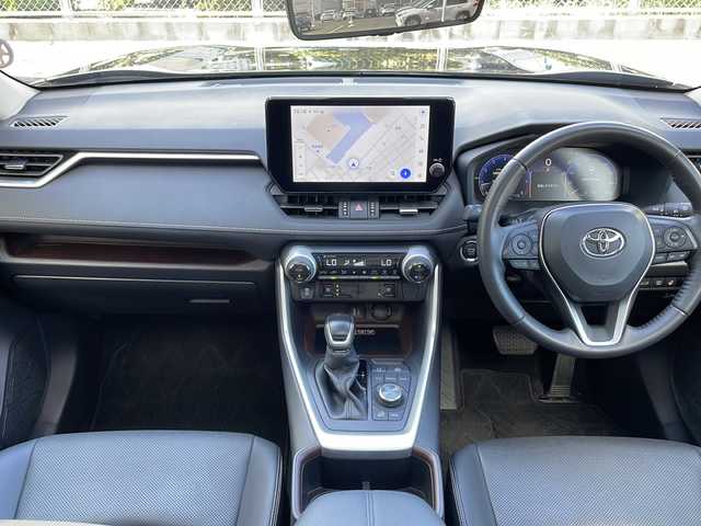 トヨタ ＲＡＶ４ G Zパッケージ 山口県 2023(令5)年 4.5万km アティチュードブラックマイカ パノラマムーンルーフ/10.5インチ純正ディスプレイオーディオ/・ナビ機能/・フルセグテレビ/・AM/FM/USB/Miracast/Apple CarPlay/HDMI/Bluetooth/パノラミックビューモニター/ETC2.0/ドライブレコーダー/デジタルインナーミラー/ブラインドスポットモニター/置くだけ充電/ステアリングヒーター/ステアリングスイッチ/パワーバックドア/電動パーキングブレーキ/オートブレーキホールド/スマートキー・スペアキー有/プッシュアップスタート/前席エアーシート/純正フロアマット/19インチ純正アルミホイール/3灯式LEDヘッドランプ/フォグランプ/Toyota Safety Sense/・プリクラッシュセーフティ/・レーントレーシングアシスト/・レーダークルーズコントロール/・オートマチックハイビーム/ワンオーナー/取扱説明書/保証書