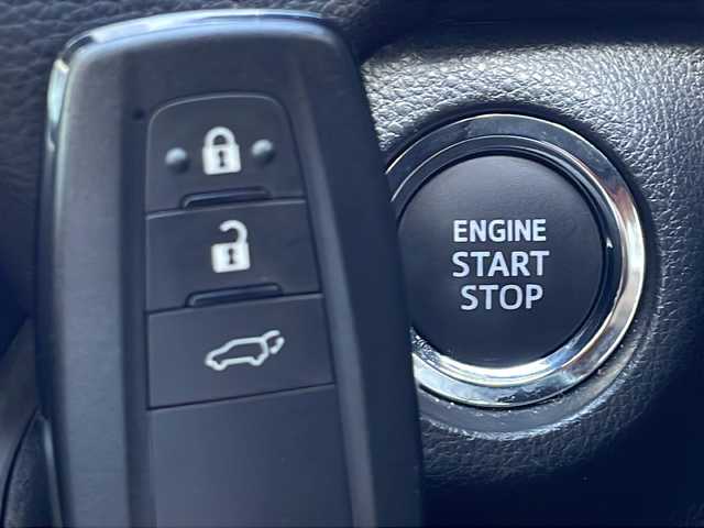 トヨタ ＲＡＶ４ G Zパッケージ 山口県 2023(令5)年 4.5万km アティチュードブラックマイカ パノラマムーンルーフ/10.5インチ純正ディスプレイオーディオ/・ナビ機能/・フルセグテレビ/・AM/FM/USB/Miracast/Apple CarPlay/HDMI/Bluetooth/パノラミックビューモニター/ETC2.0/ドライブレコーダー/デジタルインナーミラー/ブラインドスポットモニター/置くだけ充電/ステアリングヒーター/ステアリングスイッチ/パワーバックドア/電動パーキングブレーキ/オートブレーキホールド/スマートキー・スペアキー有/プッシュアップスタート/前席エアーシート/純正フロアマット/19インチ純正アルミホイール/3灯式LEDヘッドランプ/フォグランプ/Toyota Safety Sense/・プリクラッシュセーフティ/・レーントレーシングアシスト/・レーダークルーズコントロール/・オートマチックハイビーム/ワンオーナー/取扱説明書/保証書