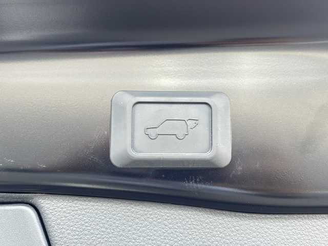 トヨタ ＲＡＶ４ G Zパッケージ 山口県 2023(令5)年 4.5万km アティチュードブラックマイカ パノラマムーンルーフ/10.5インチ純正ディスプレイオーディオ/・ナビ機能/・フルセグテレビ/・AM/FM/USB/Miracast/Apple CarPlay/HDMI/Bluetooth/パノラミックビューモニター/ETC2.0/ドライブレコーダー/デジタルインナーミラー/ブラインドスポットモニター/置くだけ充電/ステアリングヒーター/ステアリングスイッチ/パワーバックドア/電動パーキングブレーキ/オートブレーキホールド/スマートキー・スペアキー有/プッシュアップスタート/前席エアーシート/純正フロアマット/19インチ純正アルミホイール/3灯式LEDヘッドランプ/フォグランプ/Toyota Safety Sense/・プリクラッシュセーフティ/・レーントレーシングアシスト/・レーダークルーズコントロール/・オートマチックハイビーム/ワンオーナー/取扱説明書/保証書