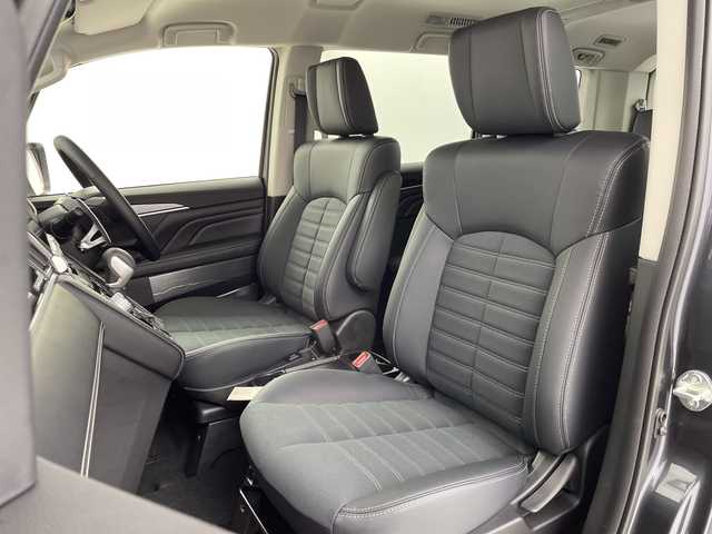 三菱 デリカＤ：５ シャモニー 大阪府 2025(令7)年 0.1千km グラファイトグレーメタリック/ブラックマイカ 4WD/ALPINE(EXIINX）/AppleCarPlay/ステップレス　（7人）D:5専用11型ナビゲーション/シートヒーター(D席N席)/ステアリングヒーター/電動リアゲート/両側パワースライドドア/純正18インチアルミホイール/横滑り防止装置/レーンキープアシスト/オートライト/オートマチックハイビーム/フォグランプ/スマートキー/衝突被害軽減システム/カーテンエアバック