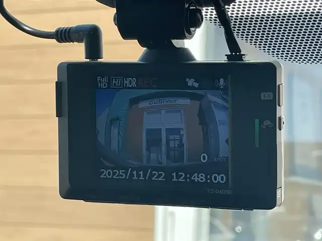 トヨタ アクア Z 宮崎県 2022(令4)年 1.6万km プラチナホワイトパールマイカ 純正10.5インチディスプレイ/（AM/FM/BT/DVD/フルセグTV）/ナビキット装着車/バックカメラ/前後ドラレコ/トヨタセーフティセンス/純正フロアマット/LEDヘッドライト/純正15インチAW/前後コーナーセンサー/保証書/取扱説明書