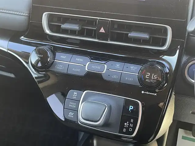 トヨタ アクア Z 宮崎県 2022(令4)年 1.6万km プラチナホワイトパールマイカ 純正10.5インチディスプレイ/（AM/FM/BT/DVD/フルセグTV）/ナビキット装着車/バックカメラ/前後ドラレコ/トヨタセーフティセンス/純正フロアマット/LEDヘッドライト/純正15インチAW/前後コーナーセンサー/保証書/取扱説明書