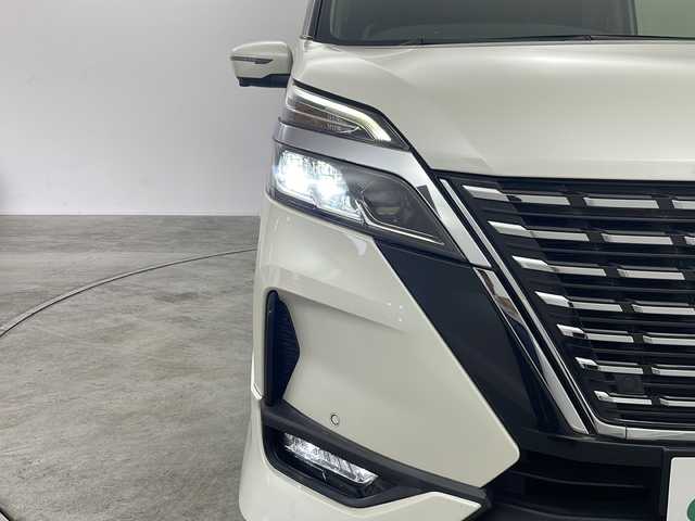日産 セレナ ハイウェイスター V 群馬県 2020(令2)年 4万km ブリリアントホワイトパール 純正１０型ナビ　純正１１型後席モニター　全周囲カメラ　両側電動スライドドア　衝突被害軽減ブレーキ　クルーズコントロール　ＥＴＣ　ドラレコ　ＬＥＤライト　ＢＳＭ　オートライト　スマートキー　禁煙車