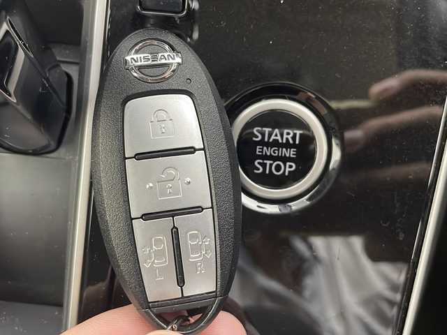 日産 セレナ ハイウェイスター V 群馬県 2020(令2)年 4万km ブリリアントホワイトパール 純正１０型ナビ　純正１１型後席モニター　全周囲カメラ　両側電動スライドドア　衝突被害軽減ブレーキ　クルーズコントロール　ＥＴＣ　ドラレコ　ＬＥＤライト　ＢＳＭ　オートライト　スマートキー　禁煙車