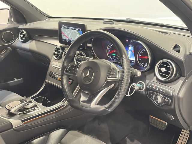 メルセデス・ベンツ ＧＬＣ２５０ 4マチックスポーツ 新潟県 2019(平31)年 4.3万km ポーラホワイト レーダーセーフティパッケージ/-アクティブブレーキアシスト/-PRE SAFEプラス/-アクティブレーンキーピングアシスト/-アクティブブラインドスポットアシスト/-アクティブディスタンスアシストディストロニック/純正HDDナビ/(CD/DVD/Bluetooth/USB/フルセグTV)/360°カメラシステム/ヘッドアップディスプレイ/AIR BODY CONTROLサスペンション/純正19インチアルミホイール/LEDヘッドライト/パワーバックドア/ハーフレザーシート/シートヒーター/パワーシート/パドルシフト/キーレスゴー